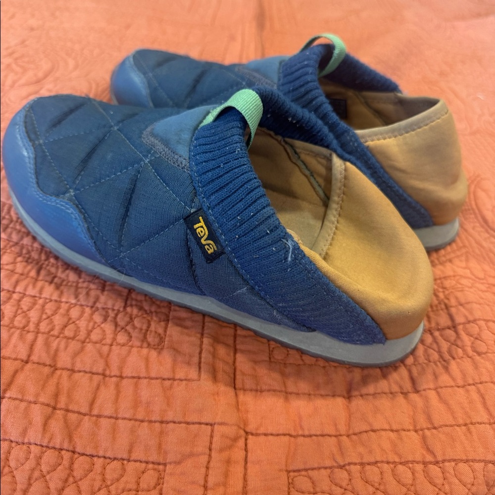 Teva Re ember shoes